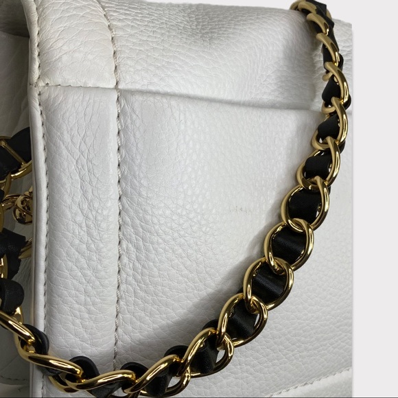 Marc Jacobs Cushion Bag NWOT White with Black Straps with Gold Hardware - Picture 4 of 12
